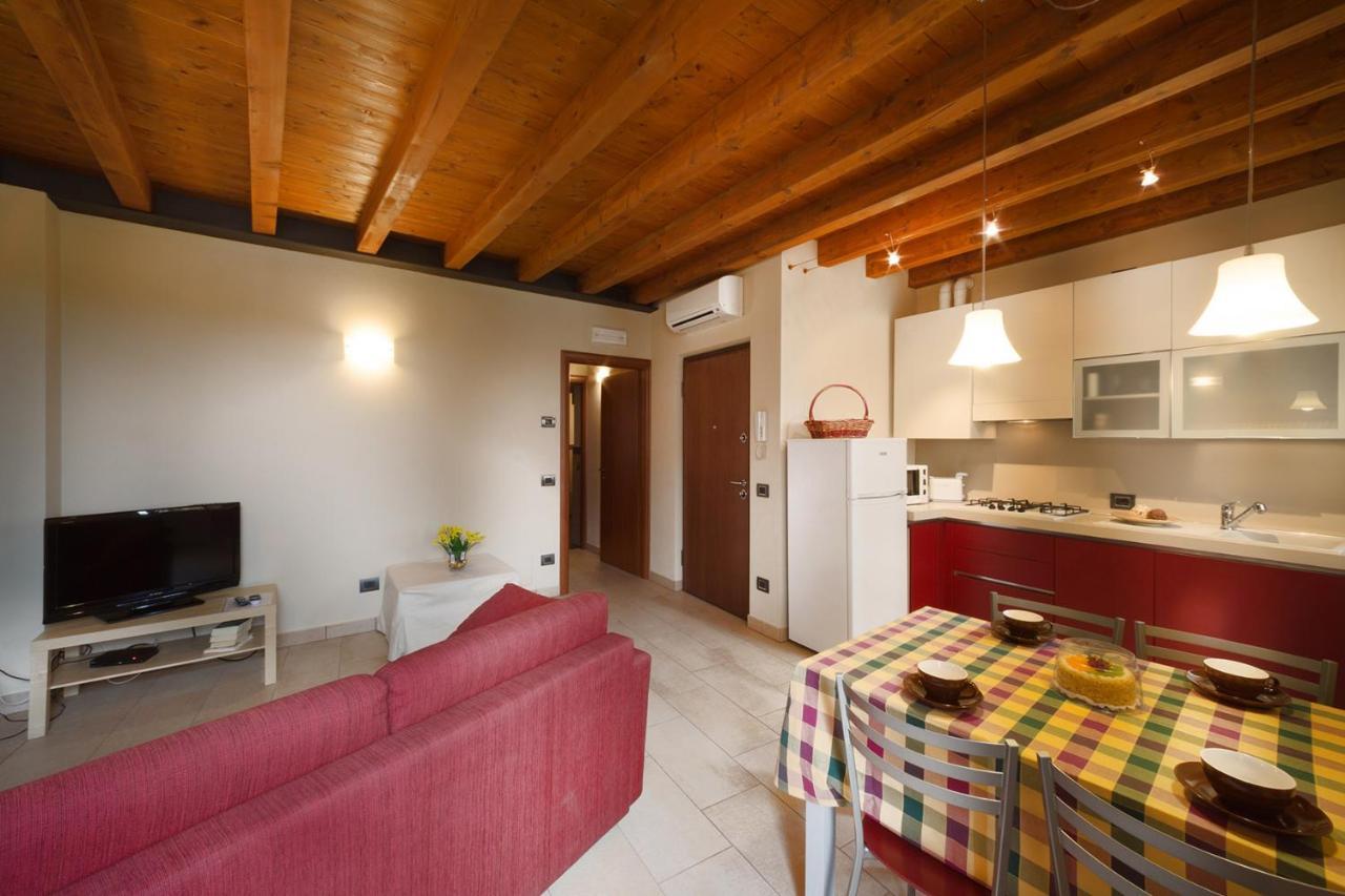La Casa Del Nonno Aparthotel Monzambano
